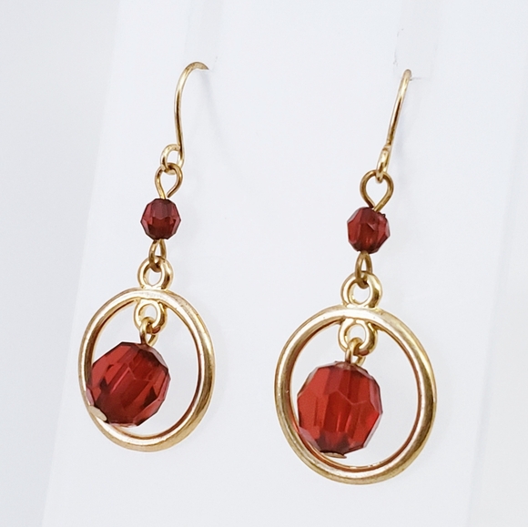 🎉3/$20  Cranberry Beaded Dangly Earrings Gold Tone - Picture 2 of 3